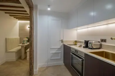 Cuisine ou kitchenette dans l'établissement Suite Royale # Palais de l'Elysée # Paris 8