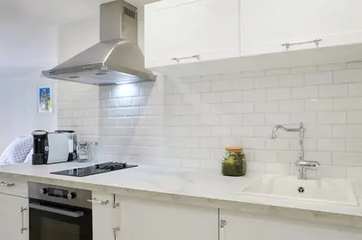 Cuisine ou kitchenette dans l'établissement Studio proche Roland Garros