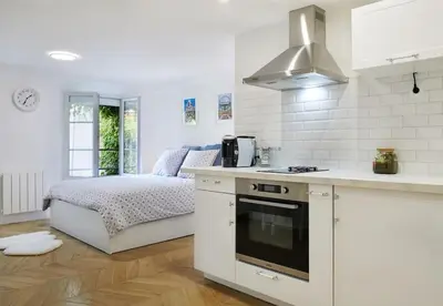 Cuisine ou kitchenette dans l'établissement Studio proche Roland Garros