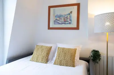 Un ou plusieurs lits dans un hébergement de l'établissement Heavenly & Cozy Parisian Flat - Place Voltaire