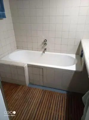 Salle de bains dans l'établissement Aramis Colibri 72m2, lit king-size, baignoire duo hôte non professionnel