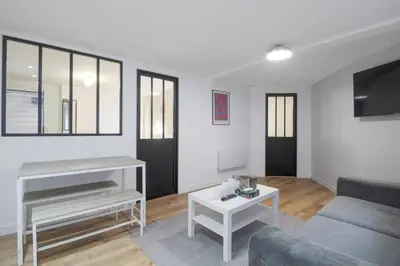 Télévision ou salle de divertissement dans l'établissement 01.Appart 4pers#2 Bedrooms#Pigalle#Opéra#Paris 9