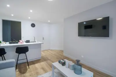 Télévision ou salle de divertissement dans l'établissement 11.Appart 4pers#1 Bedroom#Pigalle#Opéra#Paris 9