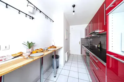 Cuisine ou kitchenette dans l'établissement Cosy & Spacieux, Paris 10 min + Parking privé.