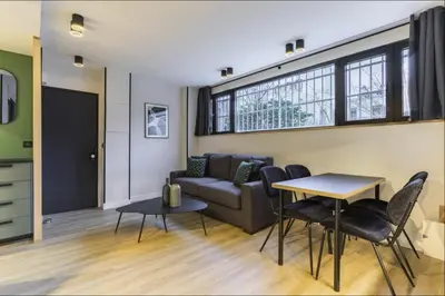 Coin salon dans l'établissement HSH Parmentier-Couronnes II Appartement Design 4P-1BR