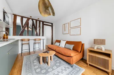 Coin salon dans l'établissement Brand New Luxury Flat in Parc Monceau - Batignolles