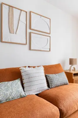 Coin salon dans l'établissement Brand New Luxury Flat in Parc Monceau - Batignolles