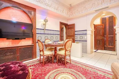 Télévision ou salle de divertissement dans l'établissement Marrakech Suite Champs Elysees