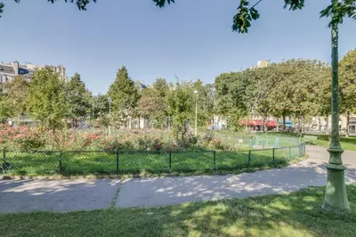 Jardin de l'établissement Séjours Parisiens / Suite Belle Courcelles / 4*