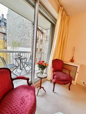 Coin salon dans l'établissement Paris luxury apartment - Award 2026