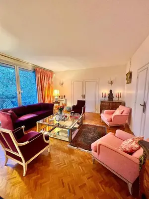 Coin salon dans l'établissement Paris luxury apartment - Award 2026
