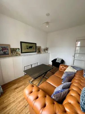 Coin salon dans l'établissement AIR CONDITIONING - METRO 14 - CHARMING TRADITIONAL STYLE AND MODERN ACCESS 10 MN AWAY FROM CENTER Of PARIS