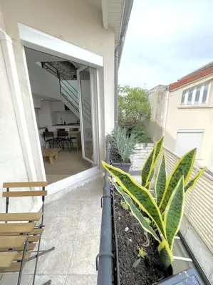 Balcon ou terrasse dans l'établissement Duplex Loft industrial, Flea market St Ouen, Quiet