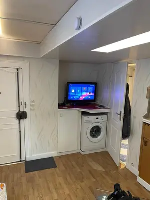 Télévision ou salle de divertissement dans l'établissement Paris roquette appartement 1 chambre