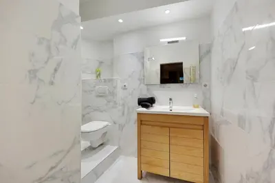 Salle de bains dans l'établissement Charming Flat, quartier latin with a private cinema