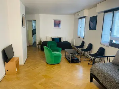 Coin salon dans l'établissement Beautiful 45 m2 private apartment in Paris Montparnasse