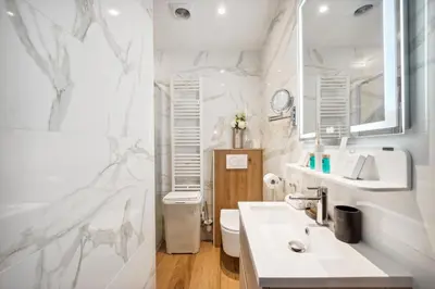 Salle de bains dans l'établissement Séjours Parisiens / Suite Le Royal / 4*