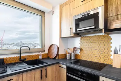 Cuisine ou kitchenette dans l'établissement GuestReady - Studio Chic avec Vue Panoramique