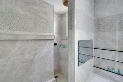 Salle de bains dans l'établissement Séjours Parisiens / Suite Étoile / 5*