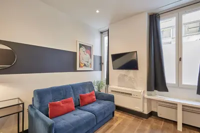 Télévision ou salle de divertissement dans l'établissement Rent a Room apartments - Alma