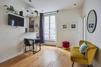Télévision ou salle de divertissement dans l'établissement Rent a Room apartments - Alma