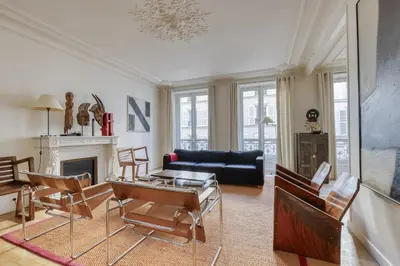 Coin salon dans l'établissement Gorgeous and large flat in the heart of Paris 09