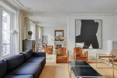 Coin salon dans l'établissement Gorgeous and large flat in the heart of Paris 09
