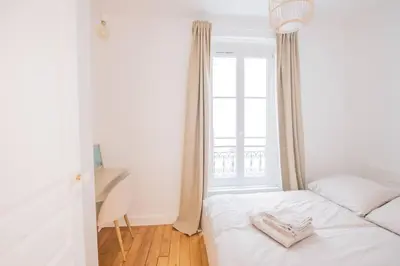 Un ou plusieurs lits dans un hébergement de l'établissement We Parisian The Latin Quarter Cozy Home