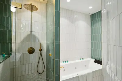 Salle de bains dans l'établissement Séjours Parisiens - Suites Haussmann, Malesherbes & Madeleine