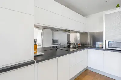 Cuisine ou kitchenette dans l'établissement Appartement Rodina - Welkeys