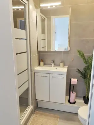Salle de bains dans l'établissement Studio Cosy Vanves Paris Porte de Versailles
