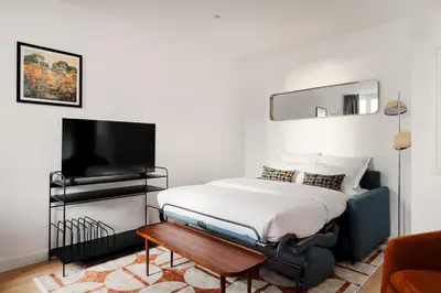 Télévision ou salle de divertissement dans l'établissement Residence Clichy - Dagobert