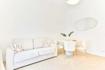 Coin salon dans l'établissement Charming 2BR - 6P - Eiffel Tower