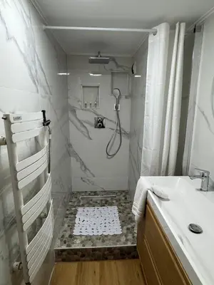 Salle de bains dans l'établissement APPARTEMENT AU COEUR DU PARIS TOURISTIQUE