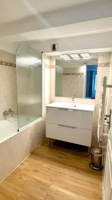 Salle de bains dans l'établissement APPARTEMENT AU COEUR DU PARIS TOURISTIQUE
