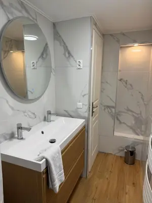 Salle de bains dans l'établissement APPARTEMENT AU COEUR DU PARIS TOURISTIQUE