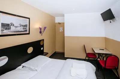 Un ou plusieurs lits dans un hébergement de l'établissement Hotel De La Poste