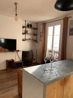 Télévision ou salle de divertissement dans l'établissement L'appart sur le canal