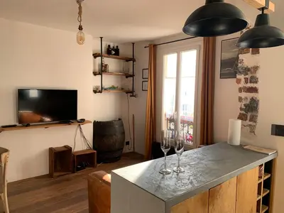 Télévision ou salle de divertissement dans l'établissement L'appart sur le canal