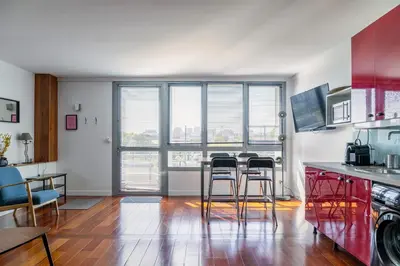 Cuisine ou kitchenette dans l'établissement Bel appartement F2 42 m2