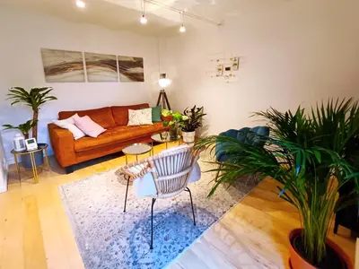 Coin salon dans l'établissement Peaceful apartment with private garden
