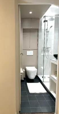 Salle de bains dans l'établissement Studio climatisé pour 1 ou 2 personnes au 109 avenue Mozart Paris 16