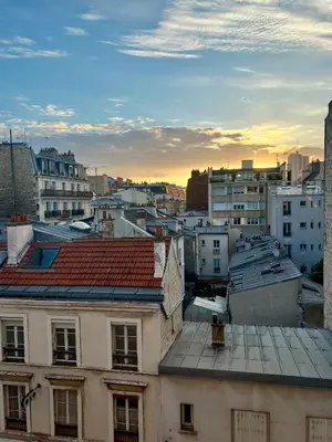 Vue générale sur Paris ou vue de la ville depuis l'appartement