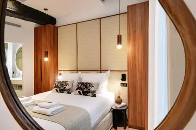 Un ou plusieurs lits dans un hébergement de l'établissement Luxury in the heart or Paris-Notre Dame