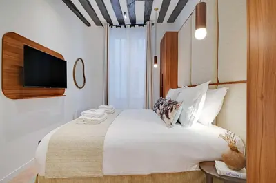 Un ou plusieurs lits dans un hébergement de l'établissement Luxury in the heart or Paris-Notre Dame