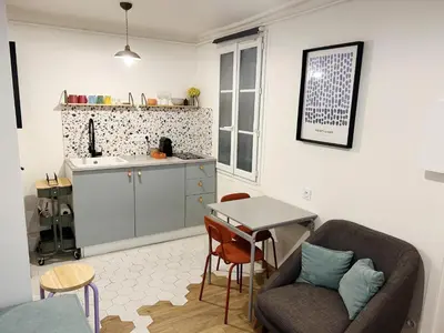 Cuisine ou kitchenette dans l'établissement STUDIO TOURNELLES 75003 Paris Center