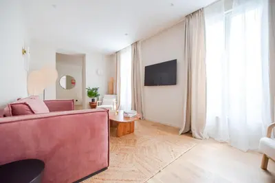 Télévision ou salle de divertissement dans l'établissement Luxury Flat - Opera & Upper Marais