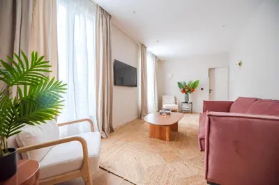 Télévision ou salle de divertissement dans l'établissement Luxury Flat - Opera & Upper Marais