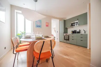 Cuisine ou kitchenette dans l'établissement Luxury Flat - Opera & Upper Marais
