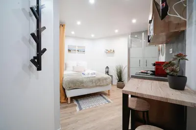 Un ou plusieurs lits dans un hébergement de l'établissement Nets Inn Apartments - Saint Lazare